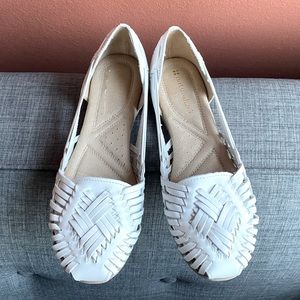 Naturalizer White Flats (Size 6.5)